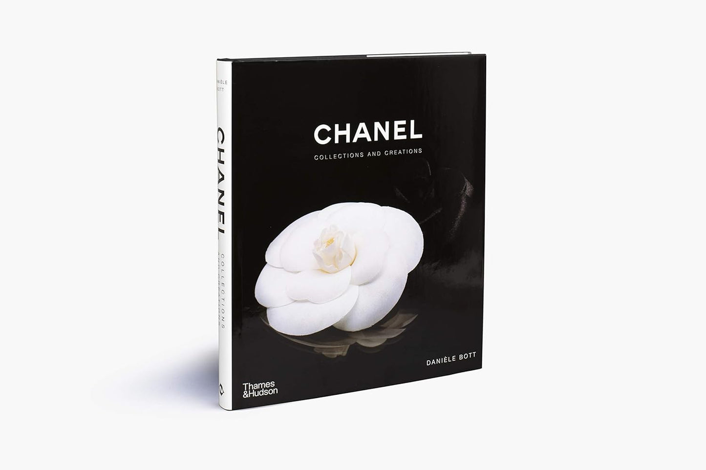 CHANEL Collections and Creations