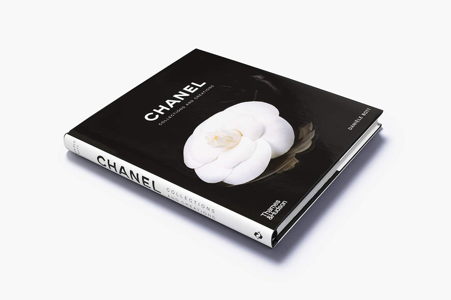 CHANEL Collections and Creations