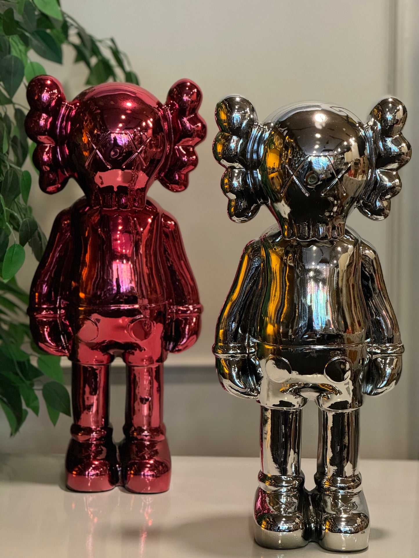 Kaws Kırmızı Figür